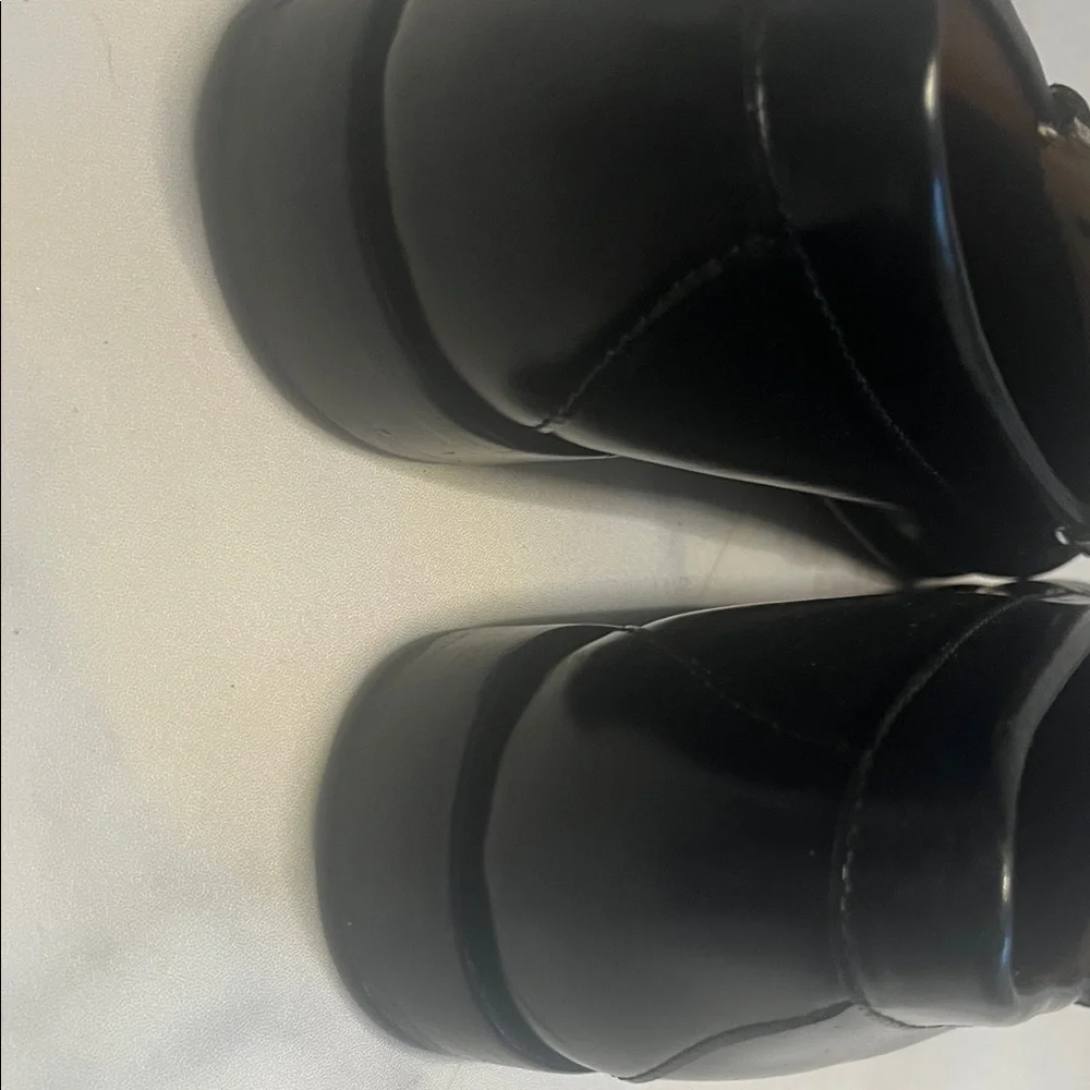 Wee Uns Black and White Women's Loafers - Picture 3 of 4